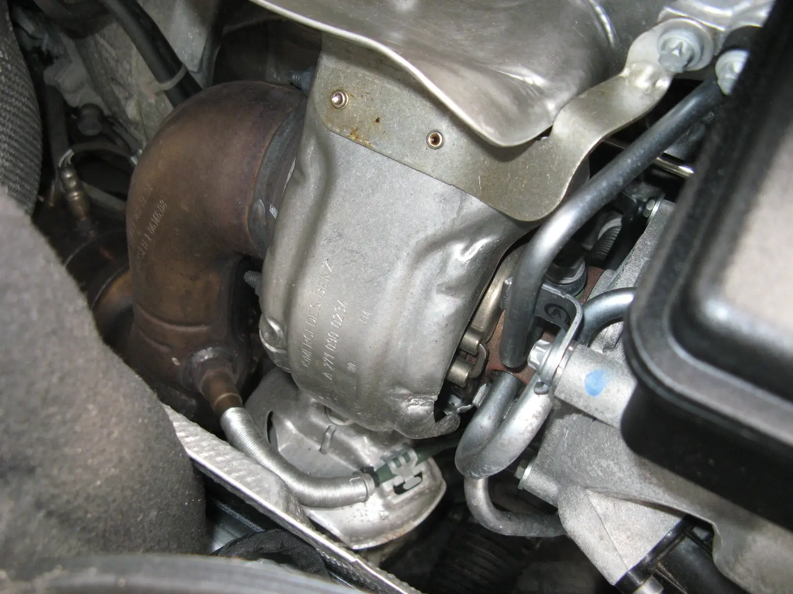 Turbina de motor Mercedes-Benz na bancada da Cidade Automotiva